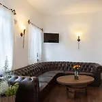 Vitusfort Homestay *